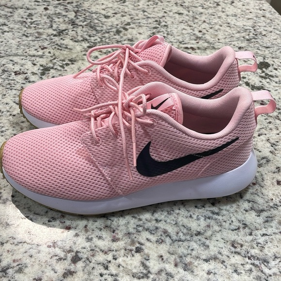 Women’s Nike golf shoes roshe pink - Picture 2 of 8